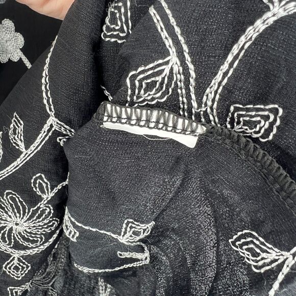 Kindred Blouse Top Womens M Black White Embroidered Boho Cottagecore Floral - Picture 8 of 9